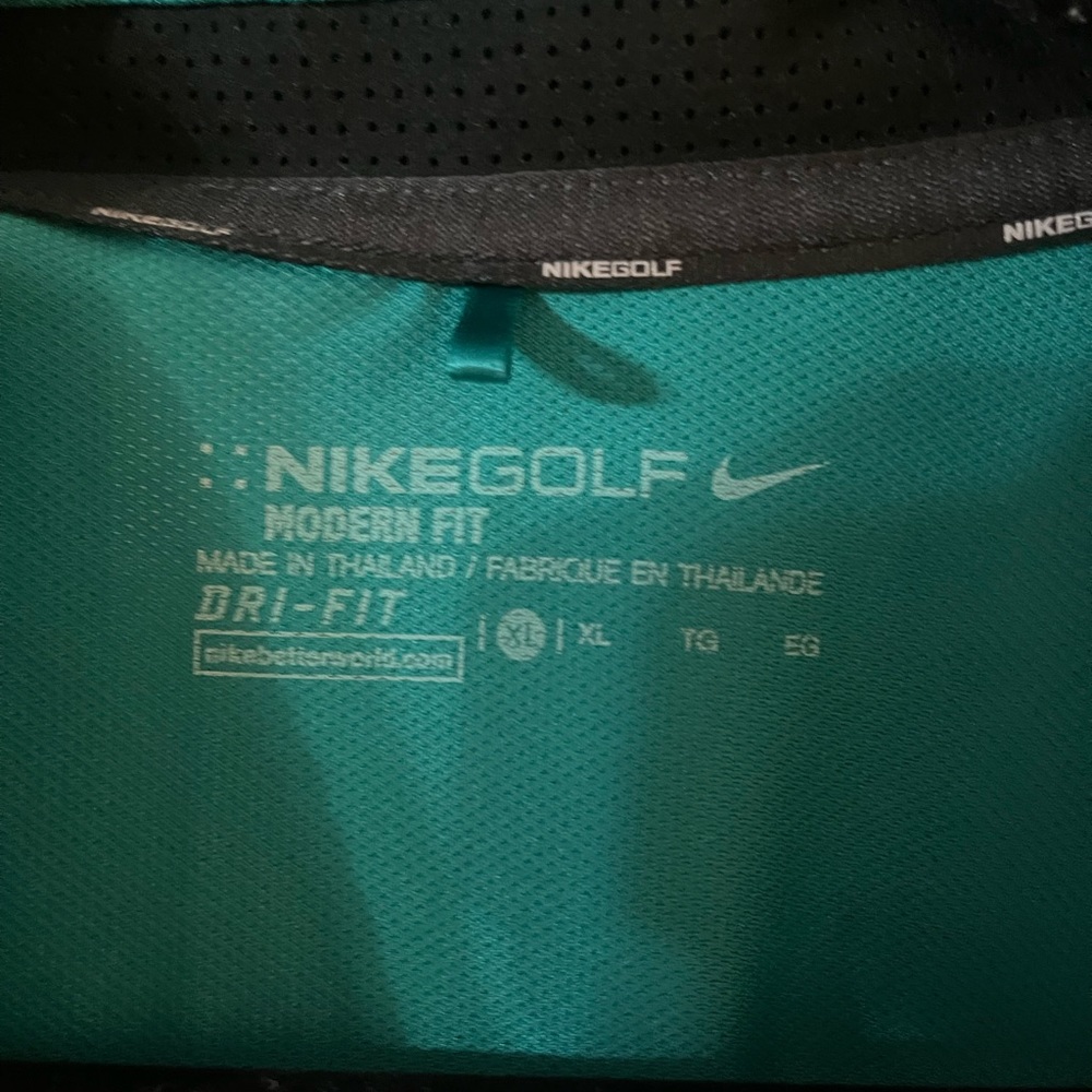 Nike - Picture 2 of 5